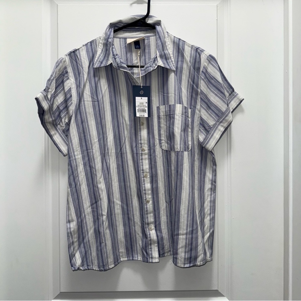 NWT Target Universal Thread Blue & White Stripe Button front Shirt